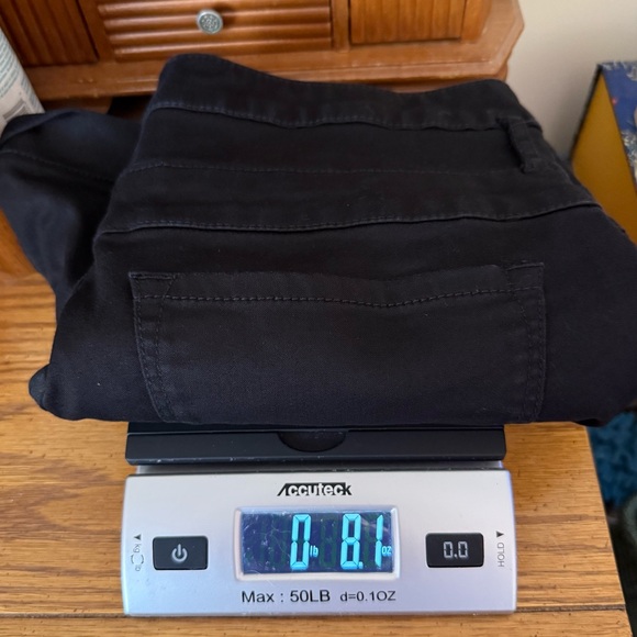 Refuge Black Shorts Hi Rise Sz 10 Cuffed Hem Strechy 3 Button Closure 2.5”Inseam - Picture 10 of 10